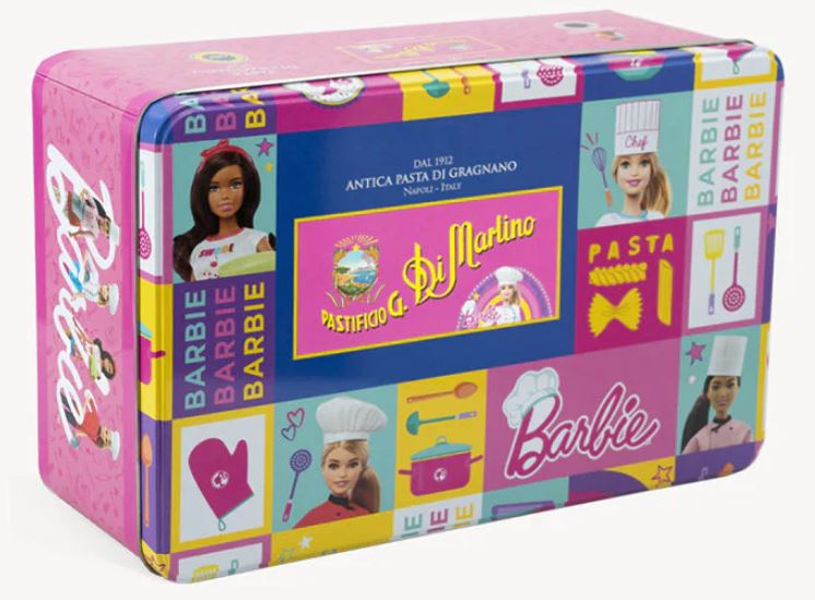 Di Martino - Barbie Pasta in einer bunten Barbie Blechdose mit eleganter Kochschürze - passend zum Barbie Film