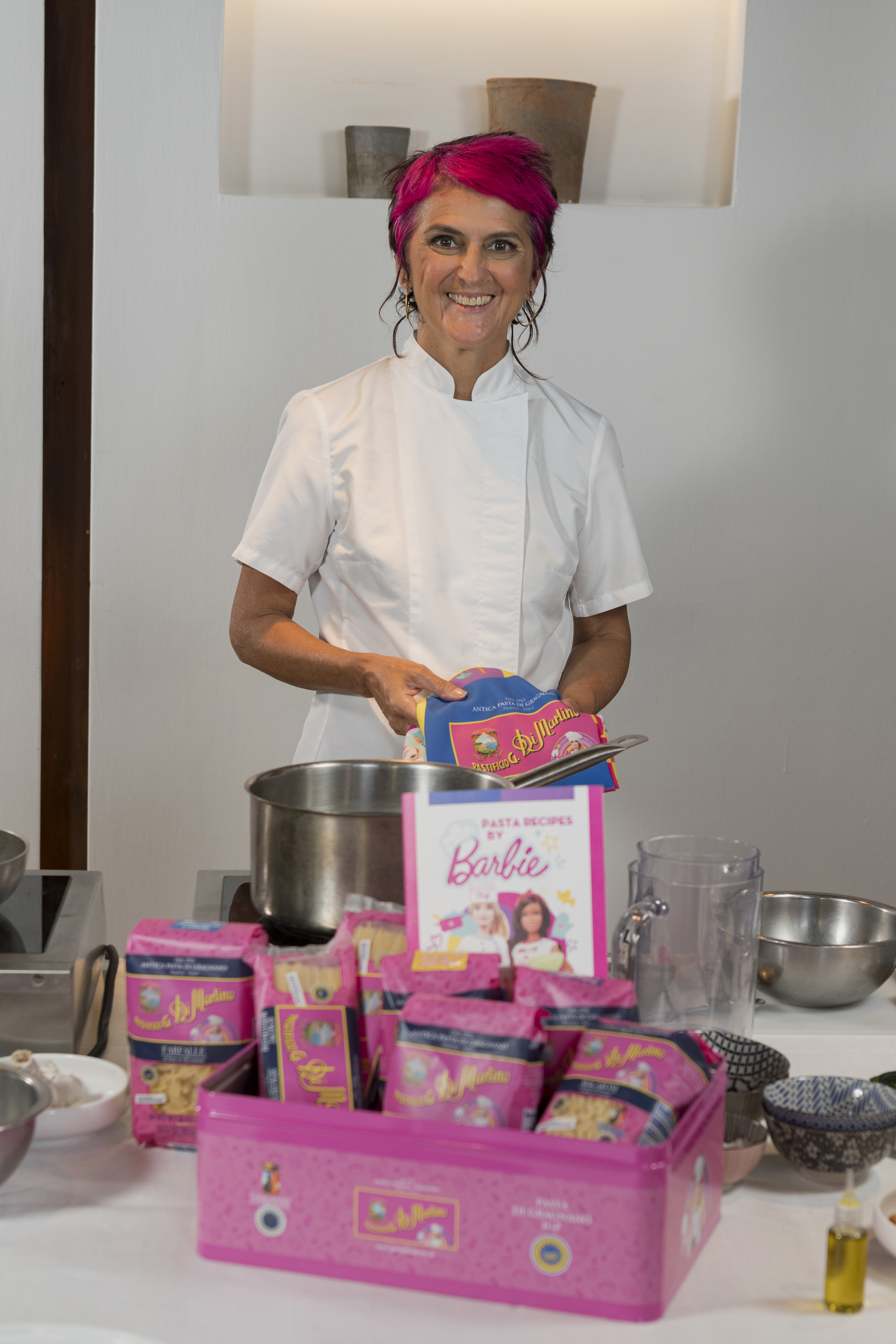 Di Martino - Barbie Pasta in einer bunten Blechdose mit Barbie Bambola Chef-Puppe - passend zum Barbie Film